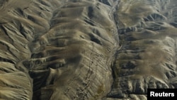 Ðáy sông băng qua địa hình núi non ở tỉnh Paktiya, Afghanistan (ảnh tư liệu)