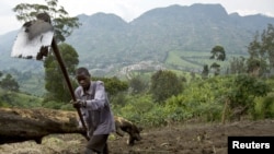 Muneman Rugema, 22, works on a field near in Masisi, 88 km (55 miles) northwest of Goma, DRC, Dec. 19, 2008.