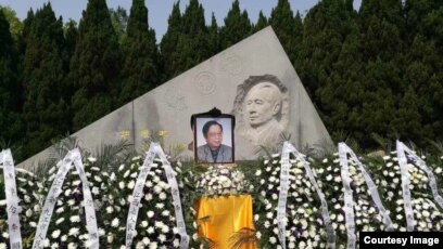 胡耀邦夫妇骨灰合葬江西共青城