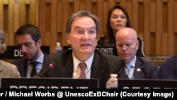 Le président du conseil exécutif, l'Allemand Michael Worbs, à l’ouverture du deuxième tour de l’élection pour la direction de l’Unesco, Paris, 9 octobre 2017. (Twitter/Michael Worbs‏ @UnescoExBChair)
