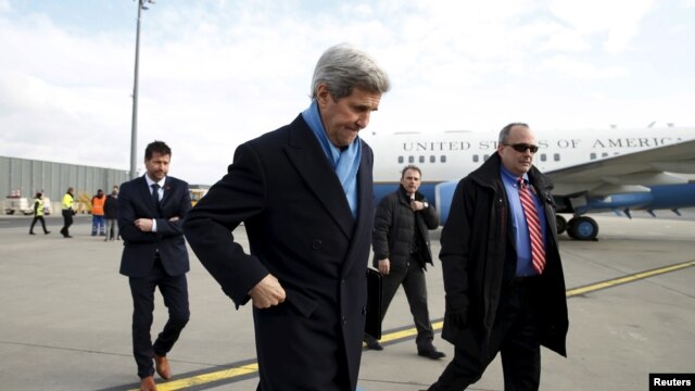 Antes del Foro de Davos, en Suiza, el secretario Kerry se reunirá con su contraparte ruso Sergei Lavrov para hablar sobre Siria.