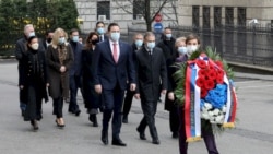 Premijerka i članovi Vlade odali su poštu ubijenom premijeru Srbije Zoranu Đinđiću (izvor: Vlada Srbije, www.srbija.gov.rs)