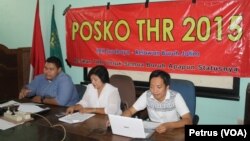 Posko THR 2015 Siap Proses Hukum Perusahaan yang tidak Bayar THR kepada pekerjanya (Foto: VOA/Petrus)