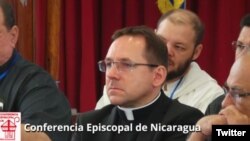 Le nonce apostolique et représentant du pape François au Nicaragua, Mgr Waldemar Stanislaw Sommertag, à la Table du Dialogue national au Nicaragua Photo: Mesa de Mediación y Testigo Diálogo Nacional @de_mediacion. 15 juin 2018.