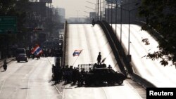 Anti-government protesters block a road in central Bangkok, January 13, 2014. 