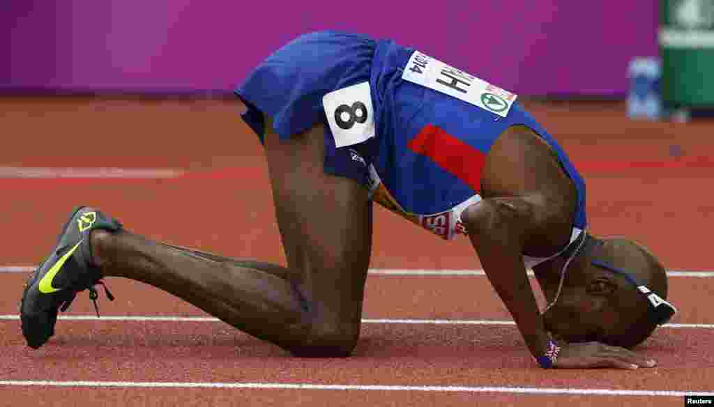 Mohamed Farah of Britain kneels on the track as he celebrates after winning the men&#39;s 5000 meters final during the European Athletics Championships at Letzigrund Stadium in Zurich, Switzerland.