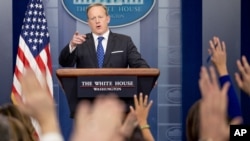 White House press secretary Sean Spicer takes a question from a member of the media during the daily press briefing at the White House in Washington, Feb. 21, 2017. 