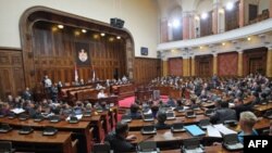 U Domu Narodne skupstine predstavnici Vlade Srbije odgovaraju na pitanja o prodaji Telekoma Srbije, na predlog Demokratske stranke Srbije.