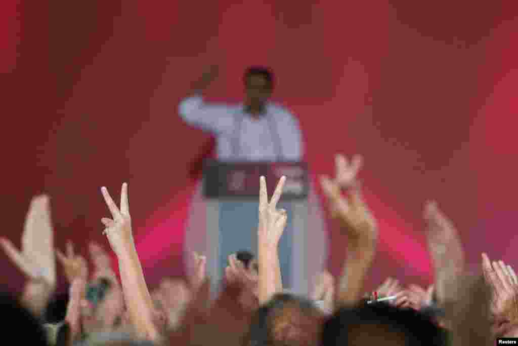 A supporter reacts with the &quot;V&quot; for victory sign as former Greek prime minister and leader of leftist Syriza party Alexis Tsipras delivers a speech during the final campaign rally prior to Sunday&#39;s general elections, on main Syntagma square in Athens, Greece.