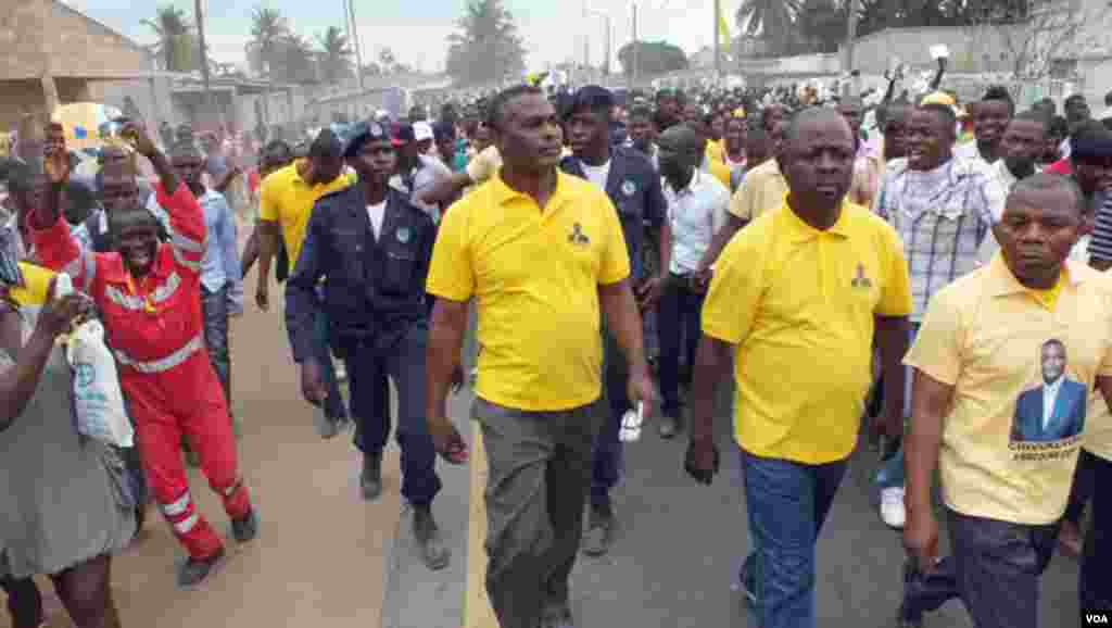 Abel Chivukuvuku durante uma marcha da CASA-CE (CASA-CE)