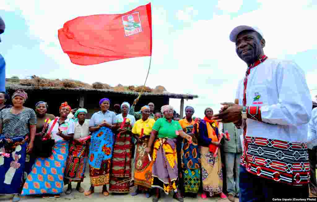 Membro da Comissão Politica & Chefe da Brigada Central de Assistência à Província do Niassa, pela FRELIMO, Carlos Agostinho do Rosário
