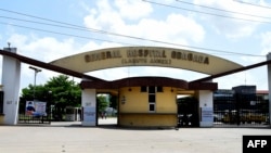 La porte principale d'un centre d'isolement de l'hôpital général de Gbagada à Lagos, le 21 mai 2020.