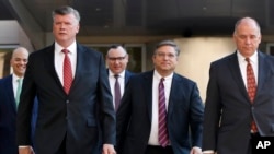 Members of Paul Manafort's defense team head toward federal court as the trial of the former Trump campaign chairman wraps up, in Alexandria, Virginia, Aug. 14, 2018.