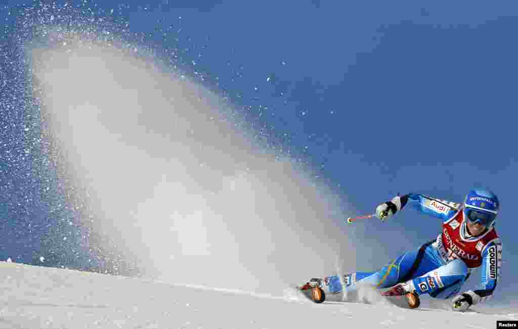 Sweden&#39;s Maria Pietilae-Holmner skis during the Women&#39;s World Cup Giant Slalom skiing race in Val d&#39;Isere, French Alps. 