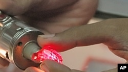A staff member from the state-run Myanmar Gems Enterprise displays a 36 carat Ruby with a price tag of half a million Euros, on display at the Gems Emporium in Rangoon. (2006 file photo)
