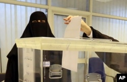 Saudi women vote at a polling center during the municipal elections, in Riyadh, Saudi Arabia, Dec. 12, 2015.