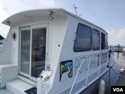 This Potomac Riverkeeper boat has a small lab on board to analyze the river’s water quality for e.coli, commonly found in human sewage. (Deborah Block/VOA)