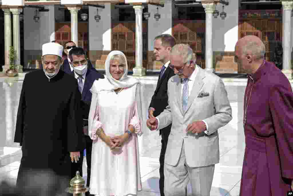 پرنس چارلز، ولیعهد بریتانیا به همراه همسرش از مسجد الازهر در قاهره مصر که قدیمی ترین موسسه مسلمانان سنی است، دیدار کرد.