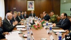 FILE - Pakistan's National Security Advisor Sartaj Aziz, far left, holds talks with Afghan Foreign Minister Salahuddin Rabbani, far right, at the Foreign Ministry in Islamabad, Pakistan, Aug. 13, 2015.