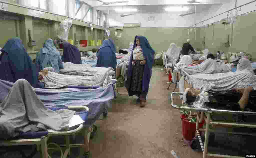 Survivors of an earthquake receive medical treatment at a hospital in Jalalabad province, Afghanistan, April 24, 2013.