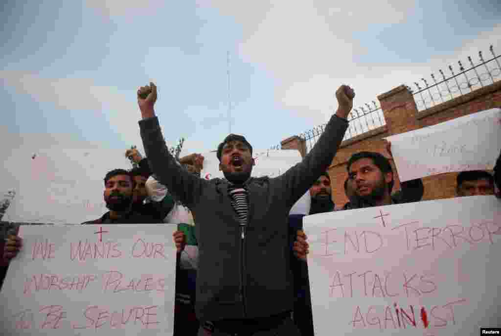 کوئٹہ میں چرچ پر ہونے والے خود کُش حملے کے بعد مسیحی برادری کی جانب سے احتجاج بھی کیا گیا۔
