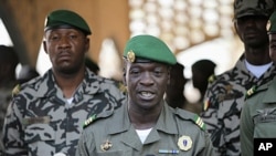Mali's junta leader Captain Amadou Sanogo speaks during news conference at his headquarters, Kati, April 2012 file photo.