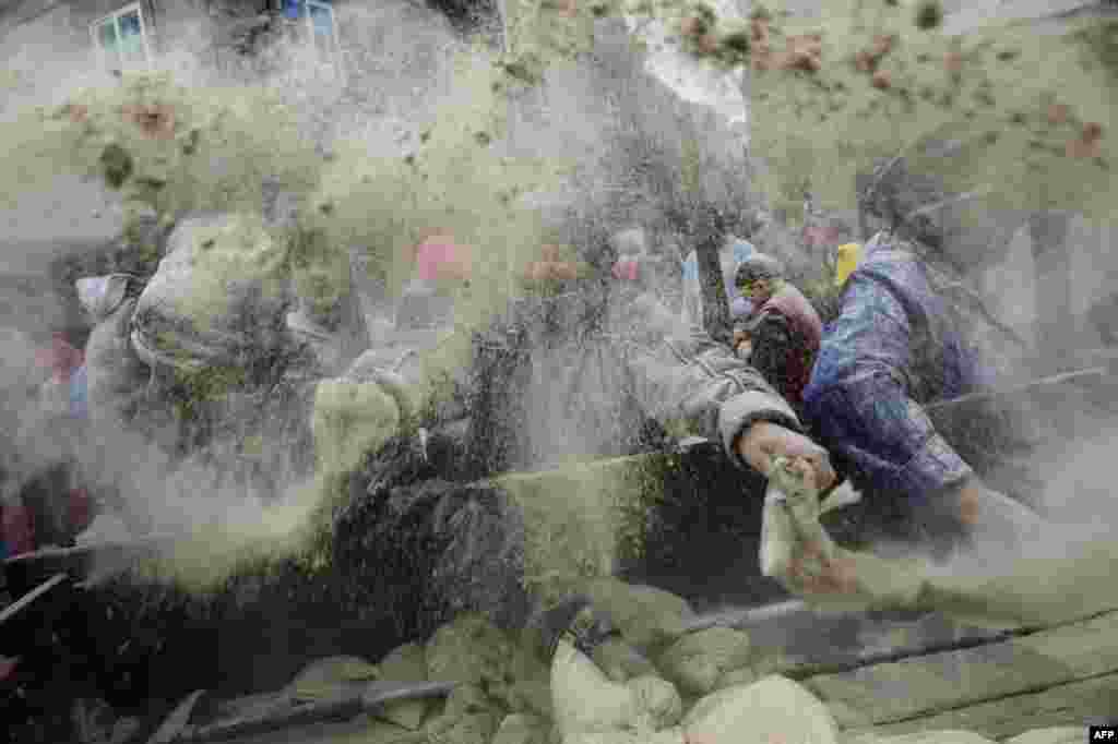 People take part in the "Domingo Fareleiro" (Floury Sunday in Galician) festival in the village of Xinzo de Limia, northwestern Spain, Jan. 21, 2018. 