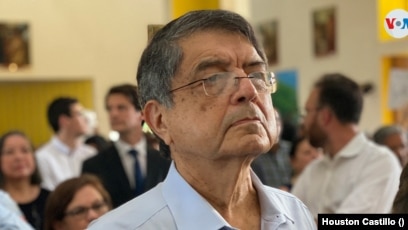 El escritor Sergio Ramírez en los funerales del poeta Ernesto Cardenal en Managua, Nicaraua, el 3 de marzo de 2020. Foto Houston Castillo, VOA.
