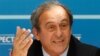 L'Angleterre continue de soutenir Platini, en attendant la suite des enquêtes