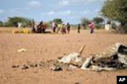 Wanawake wakitafuta maji karibu na kambi ya Dadaab