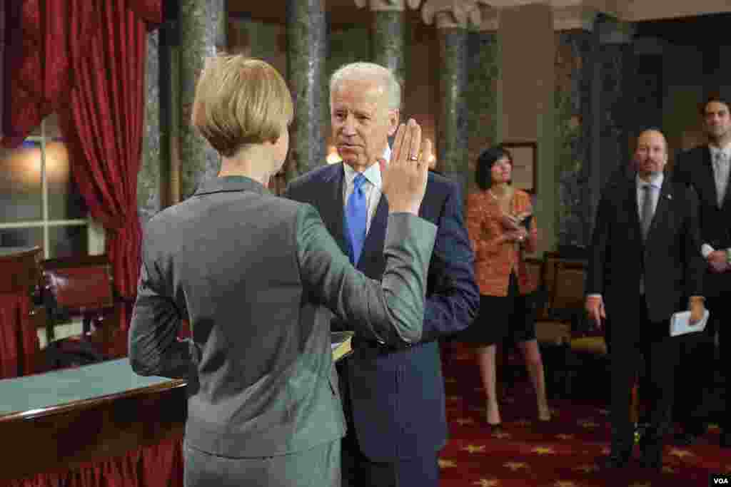 Vice President Joe Biden administers the Senate Oath during a mock swearing in ceremony on Capitol Hill in Washington, January 3, 2013, as the 113th Congress officially began.