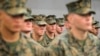 Trump cấm người chuyển giới tính phục vụ trong quân đội
