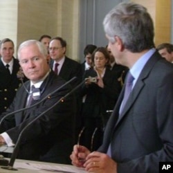 US Defense Secretary Robert Gates, French Defense Minister Herve Morin at a news conference in Paris, 8 Feb. 2010