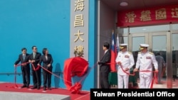 台湾总统蔡英文在高雄台船公司出席潜舰国造开工典礼。（2020年11月24日）