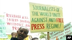 Bamwe mu bamenyeshamakuru ba Etiyopiya mu myiyerekano yo guharanira uburenganzira bwabo