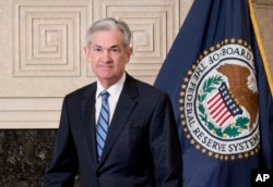 杰罗米·鲍威尔抵达美国联邦储备委员会总部，准备宣示就任美联储主席（2018年2月5日）