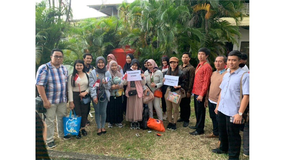 Sebagian warga asal Kalimantan Utara yang bersiap pulang selepas menjalani karantina di Natuna, Kepri. Courtesy: BPNP.