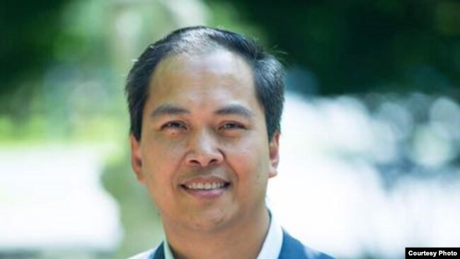 លោក Sokhary Chau បេក្ខជន​ខ្មែរ​អាមេរិកាំង​ម្នាក់ ដែល​បាន​ឈរ​ឈ្មោះ​លើក​ដំបូង​សម្រាប់​ការ​បោះឆ្នោត​ជ្រើសរើស​ក្រុម​ប្រឹក្សា​ក្រុង​ឡូវែល​ឆ្នាំ​២០១៧។ (រូបថត​ផ្តល់​ឲ្យ)
