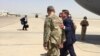 Tướng MacFarland đón Bộ trưởng Quốc phòng Ash Carter ở Baghdad, 11/7/2016. (C. Babb / VOA)