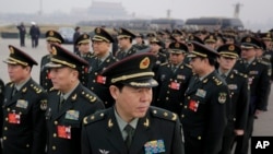 2016年3月4日，北京人民大会堂前参加全国人大会议的解放军代表
