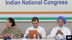 From left, Congress party leader Sonia Gandhi, her son and party President Rahul Gandhi, and former Indian Prime Minister Manmohan Singh attend a Congress Working Committee meeting in New Delhi, May 25, 2019.