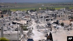 伊斯兰国武装和库尔德武装部队交战摧毁的地方（2015年4月）