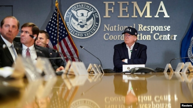 El presidente de los Estados Unidos, Donald Trump, asiste a una reunión de la Agencia Federal para el Manejo de Emergencias (FEMA) sobre el huracán Dorian en su sede en Washington, EE.UU., Septiembre 1 2019. Foto: Reuters.