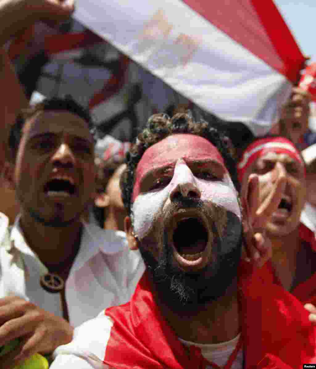 تقریبا دو کروڑ بیس لاکھ لوگوں نے صدر مرسی سے مستعفی ہونے کے مطالبے کی درخواست پر دستخط کیے ہیں۔