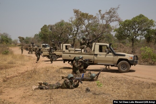 Nigerien soldiers respond to an ambush during training at Exercise Flintlock 2019 near Po, Burkina Faso, Feb. 26, 2019.