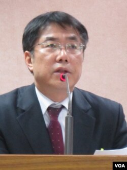 台湾在野党民进党立委 黄伟哲 (美国之音张永泰拍摄)