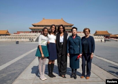 Michelle Obama visita a China acompanhada pelas filhas