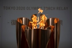 Api Olimpiade menyala saat upacara di Kota Fukushima, Jepang, Selasa, 24 Maret 2020.