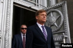 FILE - U.S. Ambassador Michael McFaul walks outside as he leaves the Russian Foreign Ministry headquarters in Moscow, May 15, 2013.