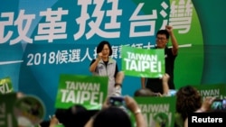 Taiwanese President Tsai Ing-wen and Democratic Progressive Party (DPP) Taipei mayoral candidate Pasuya Yao, attend a mayoral and magisterial election campaign rally in Taipei, Taiwan, Aug. 3, 2018.